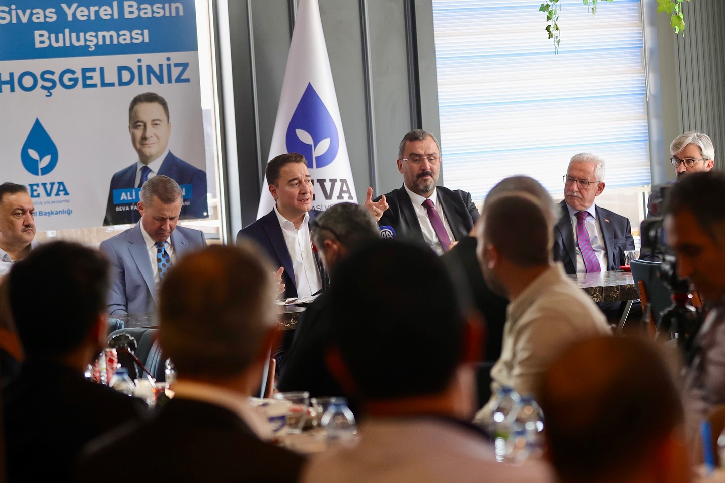 Babacan, “Gençler Mutsuz ve Umutsuz”