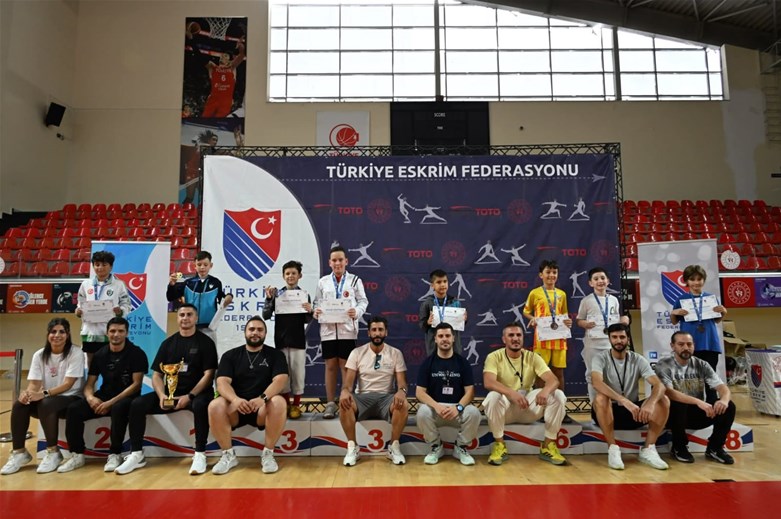Başarılı Eskrimciler Türkiye 8.’si Oldu