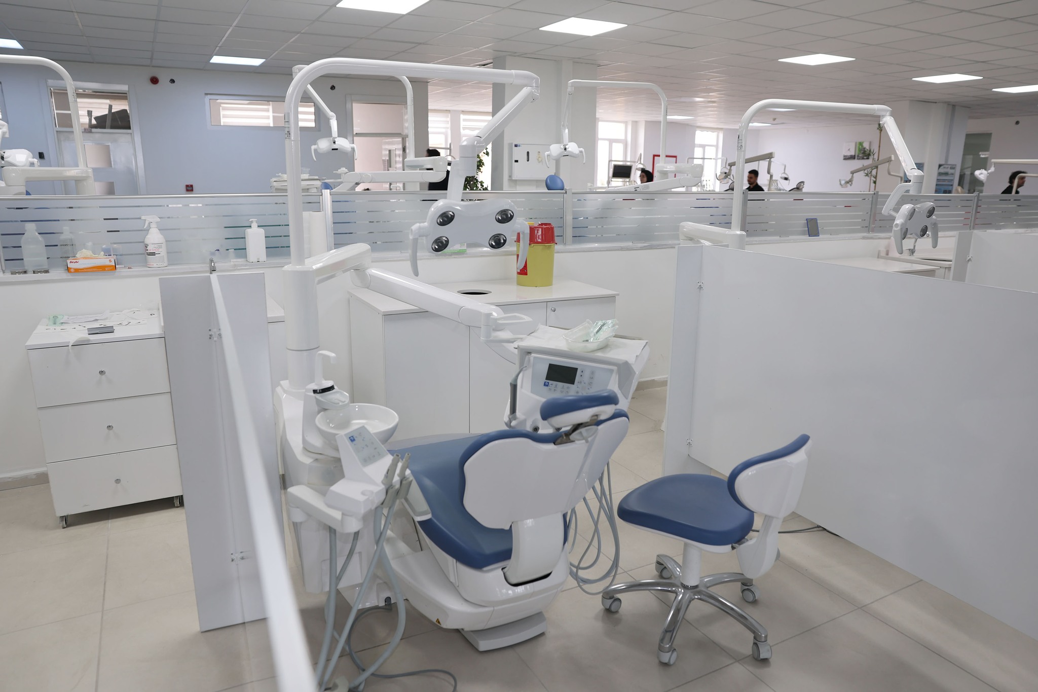 SCÜ’de, Yeni Klinik Alanları ile Mobil Ağız ve Diş Sağlığı Hizmet Aracı Tanıtıldı