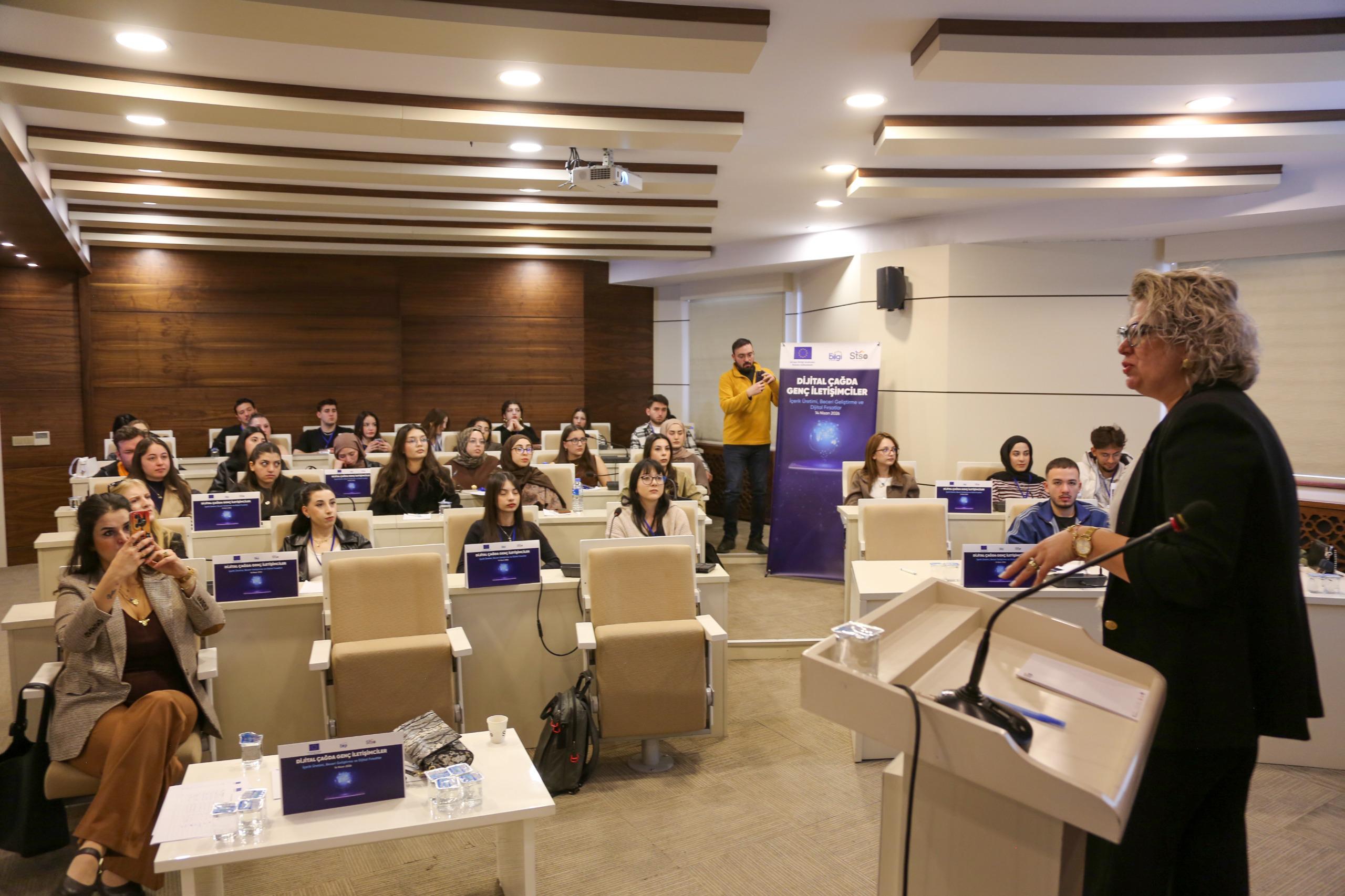 Sivas’ta Genç İletişimciler Dijital Dünyaya Hazırlanıyor